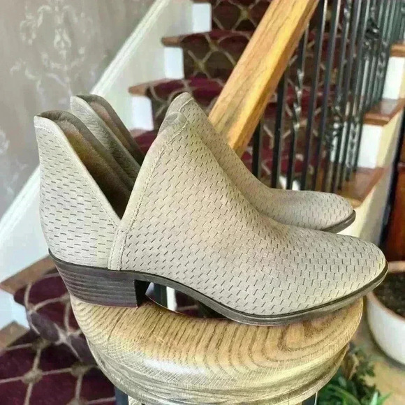 Lucky Brand Cutout Bootie slip on style 8.5. Excellent condition. Tan. - Picture 8 of 11